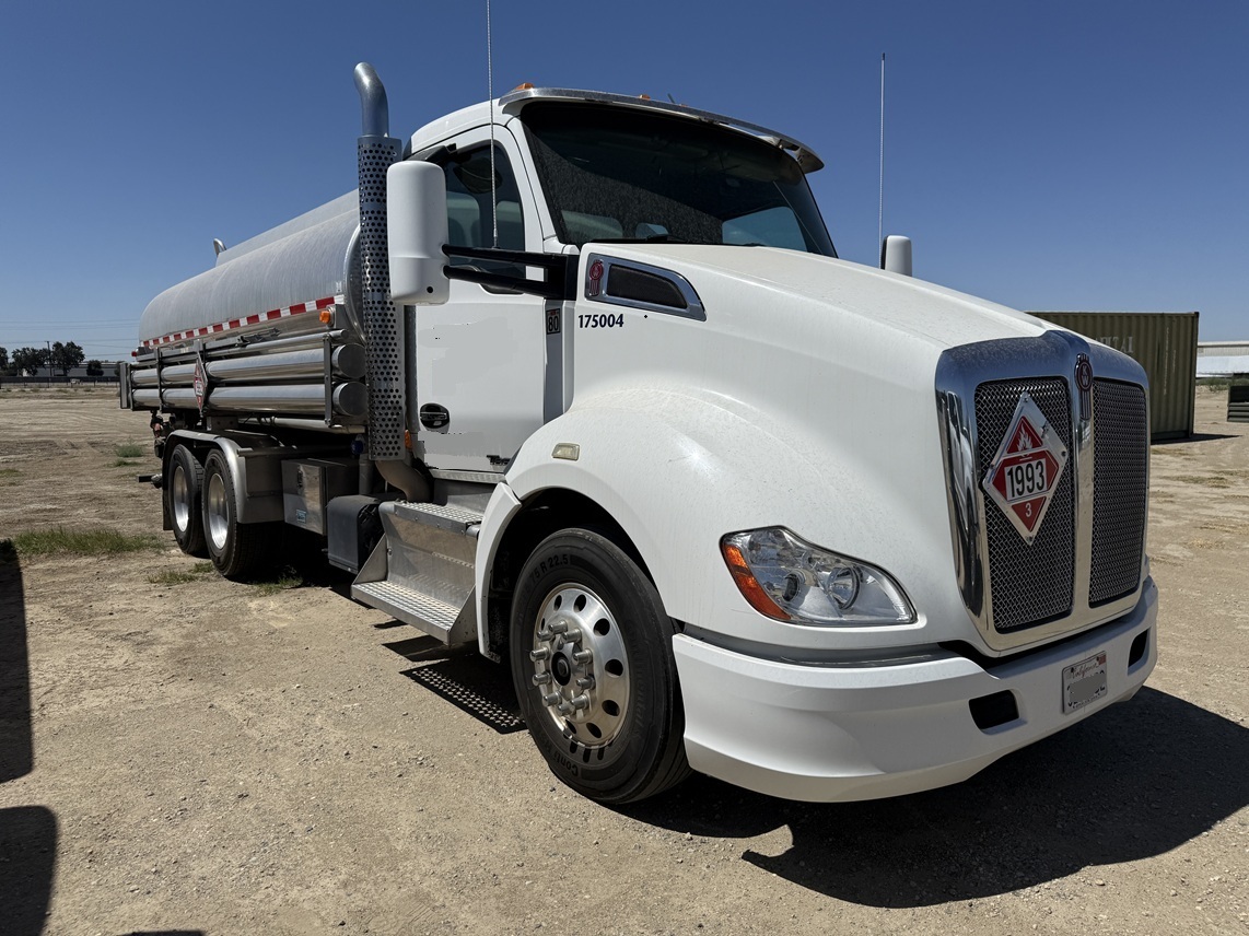 2017 Kenworth T680 Truck with 2016 Polar 4500 Gallon Tank - Image 3