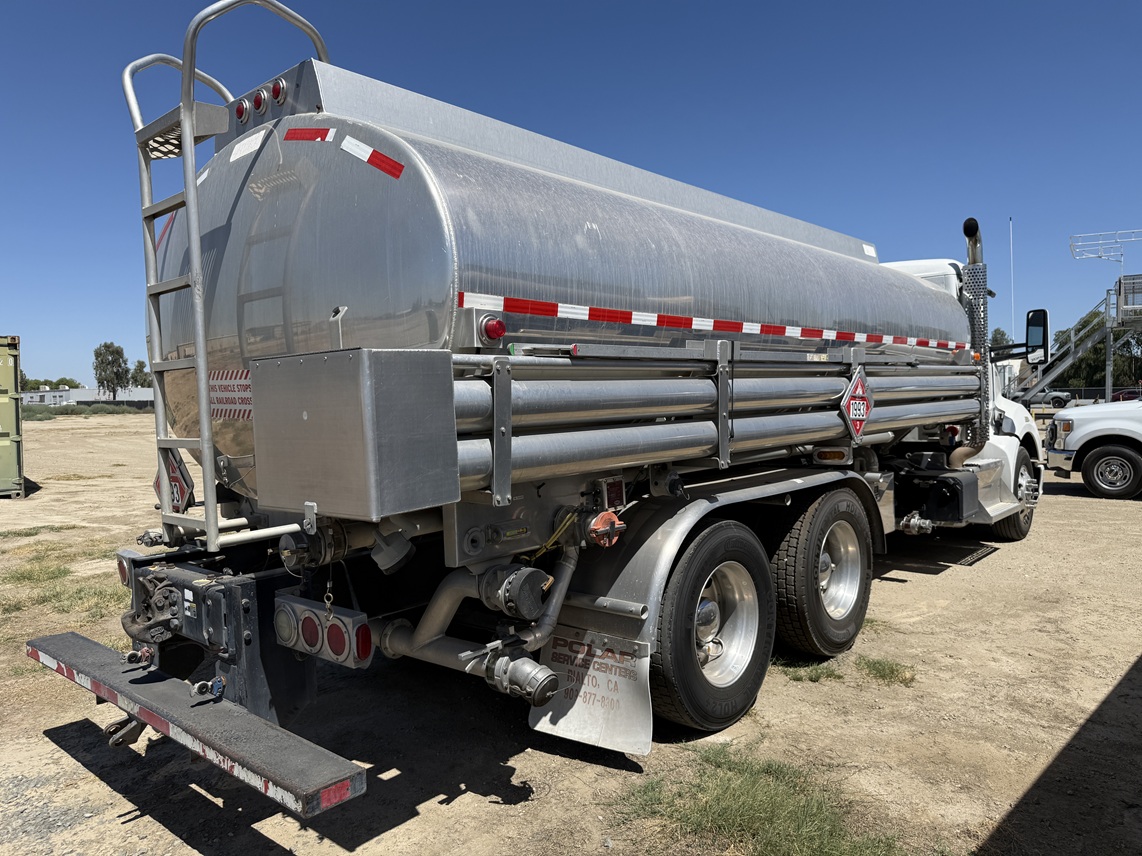 2017 Kenworth T680 Truck with 2016 Polar 4500 Gallon Tank - Image 4