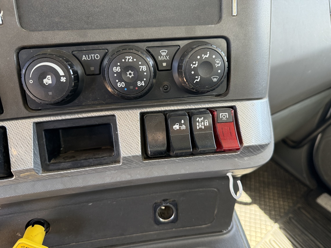 2017 Kenworth T680 Truck with 2016 Polar 4500 Gallon Tank - Image 8