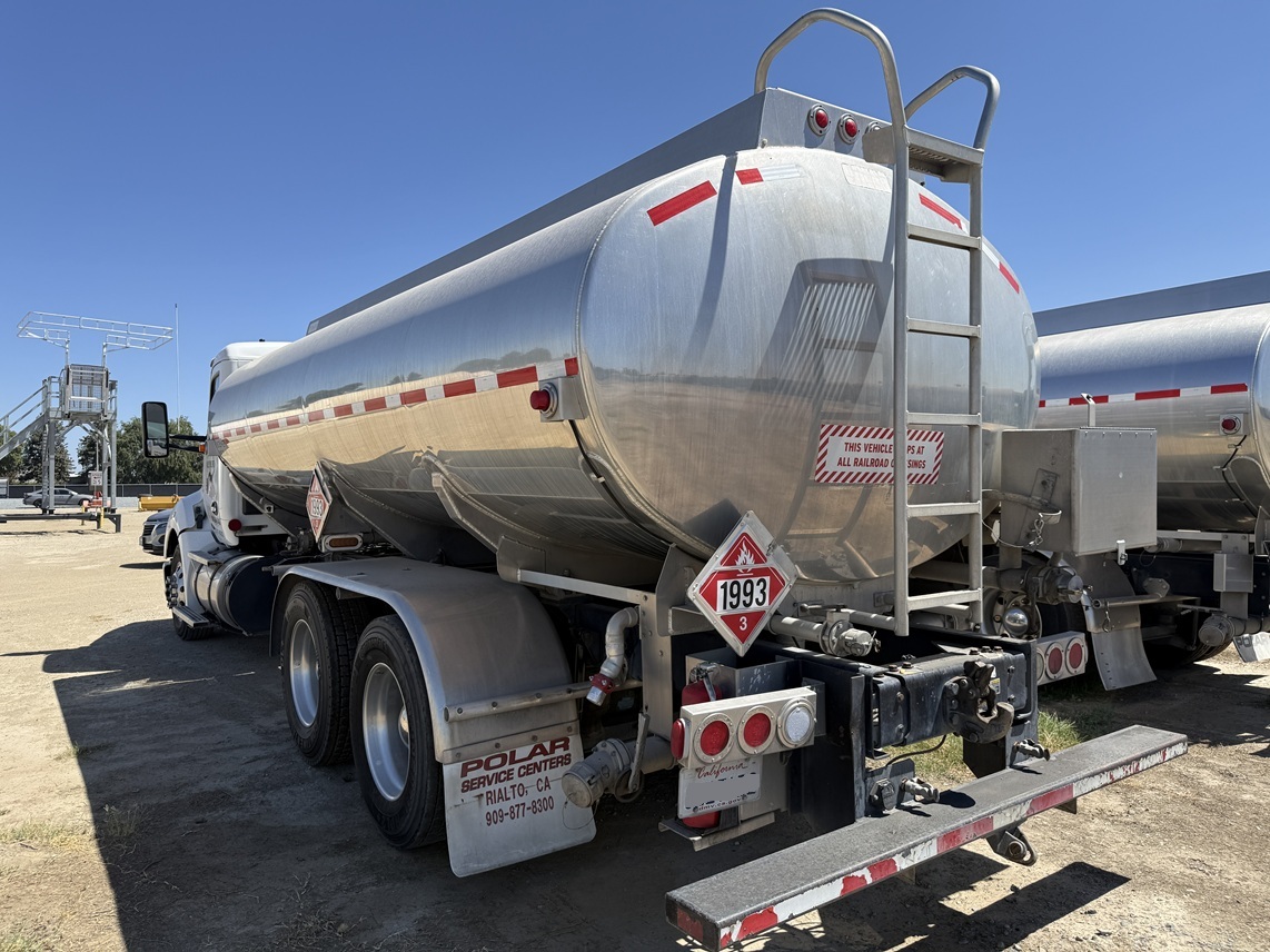2017 Kenworth T680 Truck with 2016 Polar 4500 Gallon Tank - Image 5
