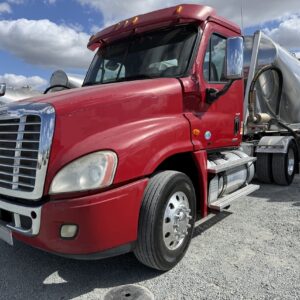 2012 Freightliner Cascadia 3-axle day cab tractor
